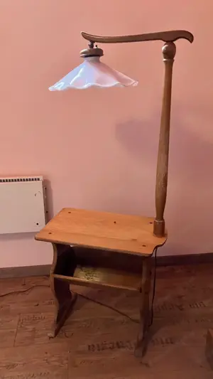 Lese Tischchen mit Lampe