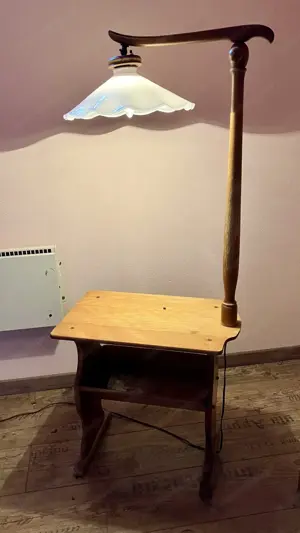 Lese Tischchen mit Lampe Bild 2