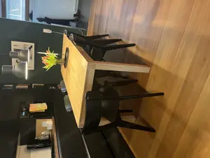 Sehr schöner Esstisch 180cm lang