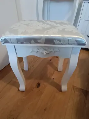 Schminktischchen zu verkaufen