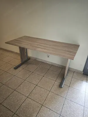 Schreibtisch 