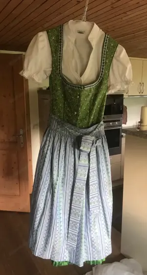 Dirndl Gr. 38 frisch Gereinigt Neu 600E