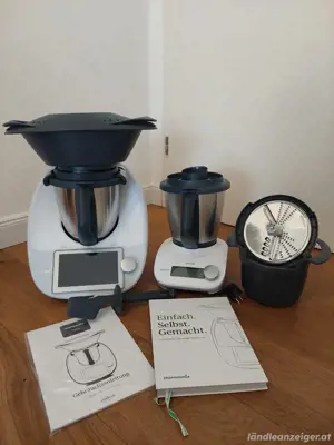 Vorwerk Thermomix TM6 mit Friend, 2. Mixtopf, Gemüse Styler und Trolley