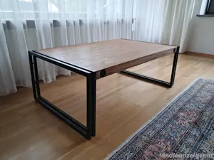 Couchtisch aus Holz Bild 3