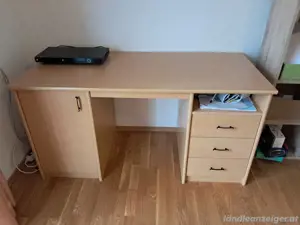 Schreibtisch mit Schubladen
