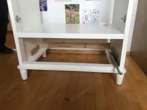 Weißer Schrank Vollholz für Kinderzimmer  Bild 4