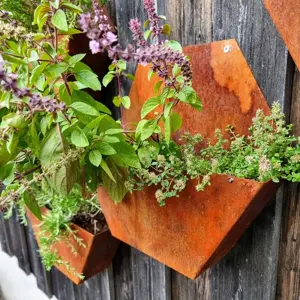Edelrost Wandblumentopf Esagono   Edelrost trifft Design Bild 5
