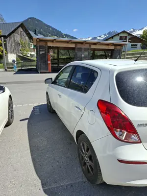 Hyundai i20 1.2 Life Go 2013 Bild 2