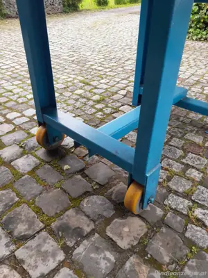 Stabile Werkbank auf Rollen  Bild 2