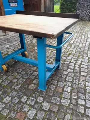 Stabile Werkbank auf Rollen  Bild 3