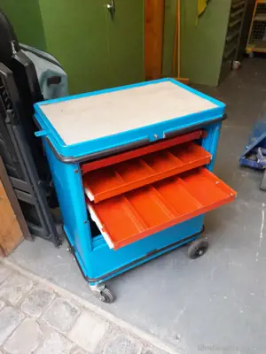 Werkzeugwagen  Bild 2