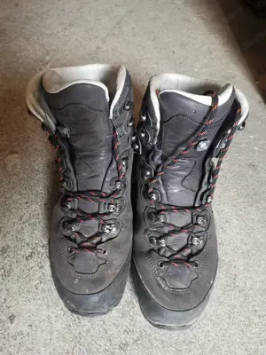 Lowa Wanderschuhe 42