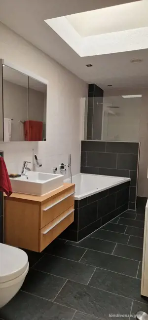 85 m2, provisionsfreie helle 3 Zimmer Dachgeschosswohnung mit Garage und Terrasse in Seenähe Hard Bild 6