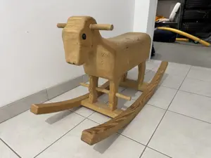 Schaukelpferd aus Vollholz Bild 2