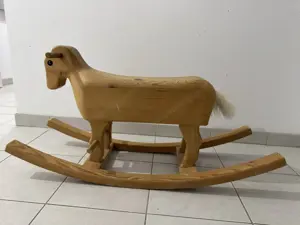 Schaukelpferd aus Vollholz