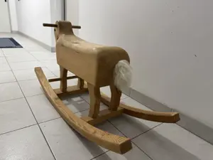 Schaukelpferd aus Vollholz Bild 4