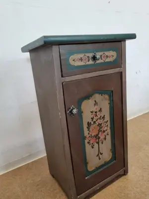 Antikes bemaltes Kästchen 