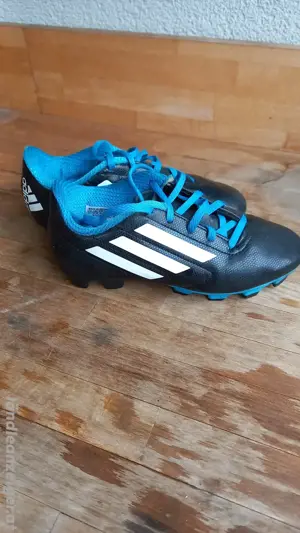 Fußballschuhe 32