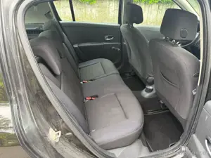 Renault Clio 1.2 16v Tüv neu 06 2026 Bild 8