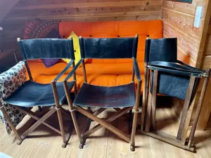 Original Regiestühle aus Bali, Teakholz und Ledersitzfläche , ca. 50 Jahre alt.