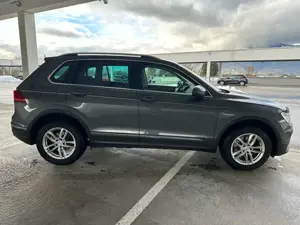 VW Tiguan 2,0 TDI Highline 4motion Bild 2
