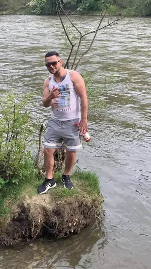 30 Jahre alter Mann mit Erfahrung auf diesem Gebiet...hast du Fantasien...Fetische oder sonst etwas?