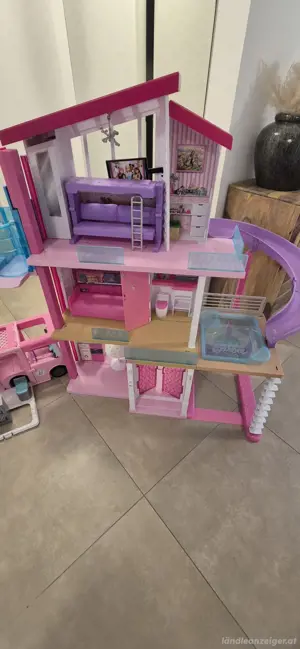 Barbiehaus mit Wohnmobil