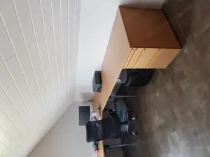 Bürotisch mit Unterschränken Bild 2