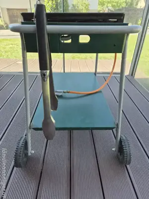 VERSCHENKE Gasgrill inkl. WEBER Grillzange und Gasflasche