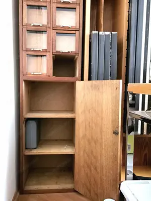Schöner alter Apothekerschrank aus Vollholz | Vintage Bild 2