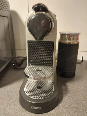 Nespresso Kaffeemaschine mit Milchschäumer