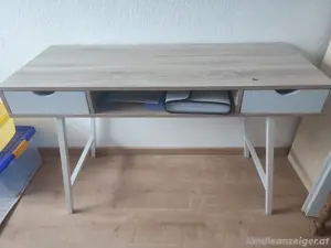 Schreibtisch