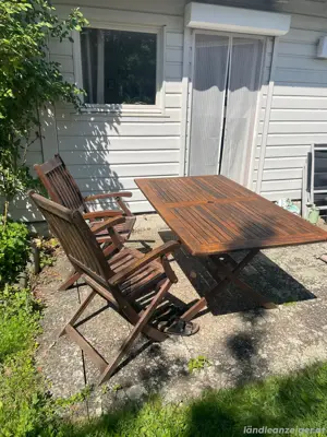 Gartentisch mit Stühlen
