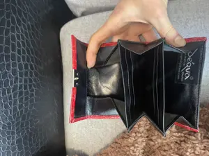 Rote  Dequa  Geldtasche  Bild 3