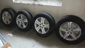 Suzuki Alufelgen mit Winterreifen Bild 4