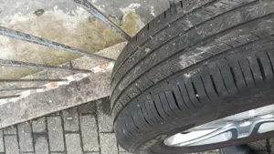 Suzuki Alufelgen mit Winterreifen Bild 3