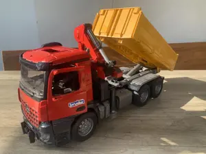 Bruder  Lkw mit Kippfunktion