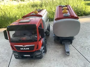 Bruder - Tankwagen mit Tankanhänger Bild 4