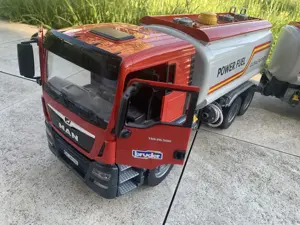 Bruder - Tankwagen mit Tankanhänger Bild 5