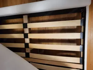 Bett 140cm * 200cm, weiß, inkl Matraze und Lattenrost (gebraucht) Bild 3
