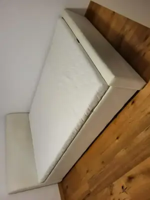 Bett 140cm * 200cm, weiß, inkl Matraze und Lattenrost (gebraucht)