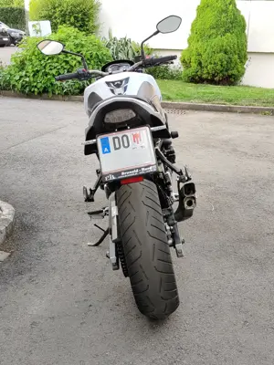 Suzuki GSR 750 Bild 4