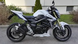 Suzuki GSR 750 Bild 5