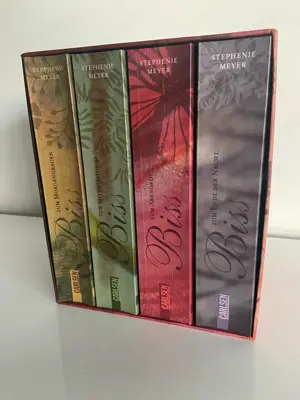 Bella und Edward: Biss 1-4 Bücher im Schuber 