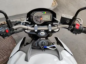 Suzuki GSR 750 Bild 6
