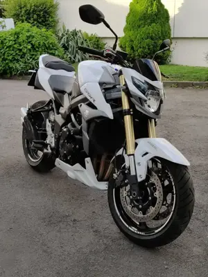 Suzuki GSR 750 Bild 3