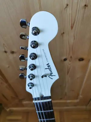 Fender Stratocast Aerodyne, weiss Bild 2
