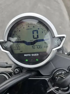 Motor Guzzi  V7 Stone 