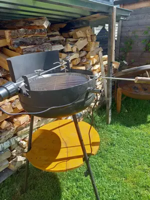 Grill mit Henneledrehspieß Bild 2