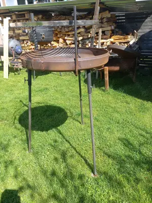 Holzkohlegrill Bild 2